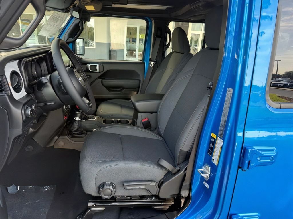 2025 Jeep Wrangler 4-Door Willys - Photo 15