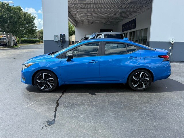 2023 Nissan Versa 1.6 SR photo 4