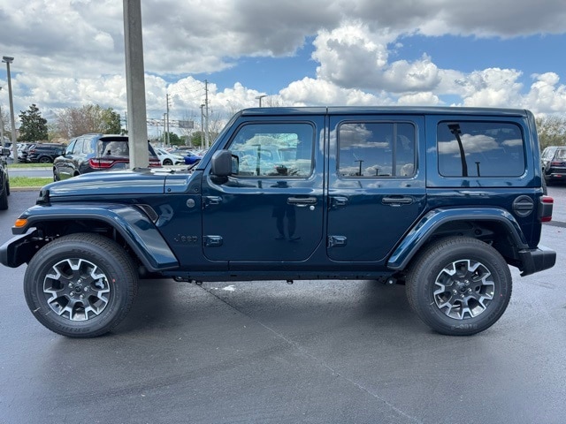 2025 Jeep Wrangler Sahara photo 4