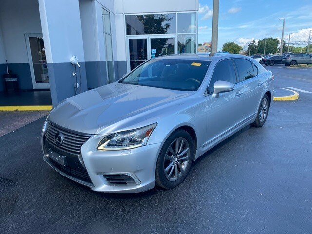 2016 Lexus LS 460 photo 4