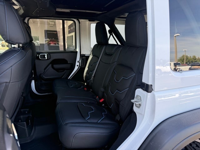 2025 Jeep Wrangler Willys photo 14