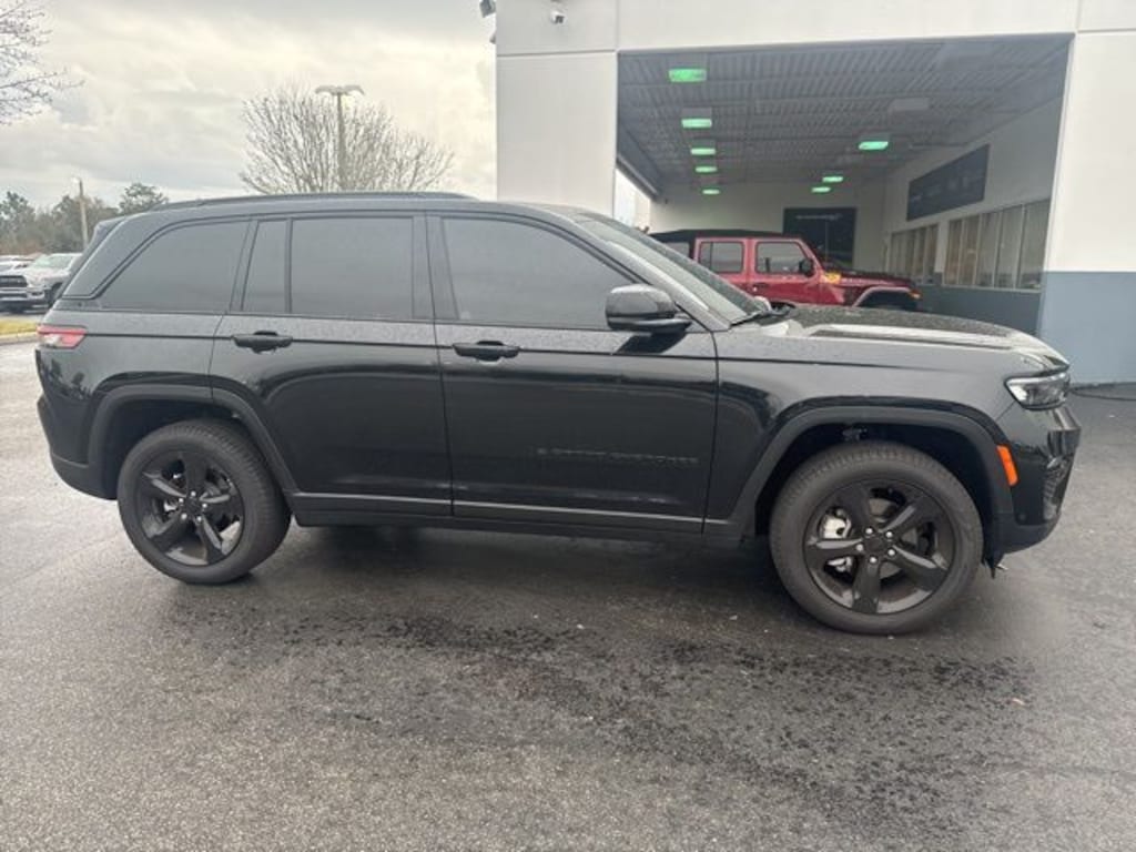 Used 2025 Jeep Grand Cherokee Limited SUV
