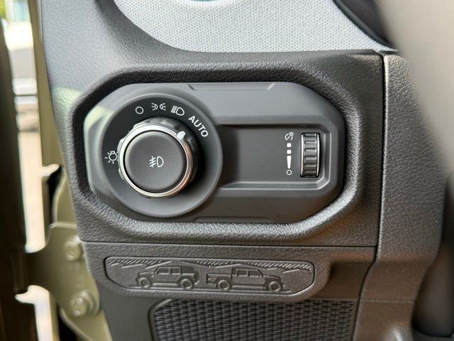 2025 Jeep Wrangler 4-Door Willys - Photo 23