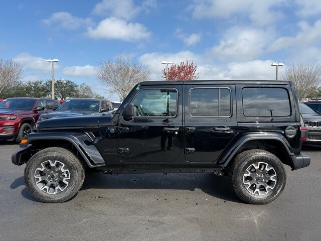 2025 Jeep Wrangler Sahara photo 4