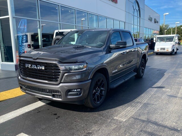 2025 Ram 1500 Laramie photo 3