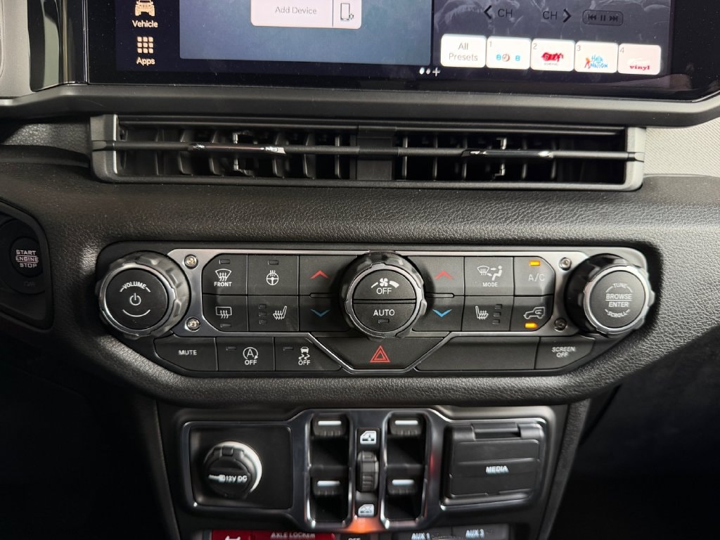 2025 Jeep Wrangler 4-Door Willys - Photo 17