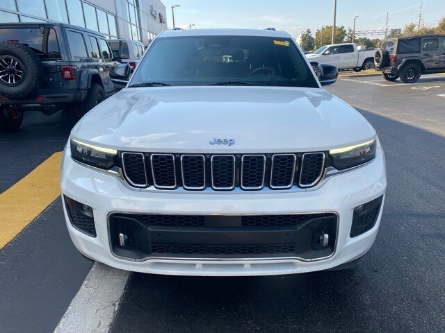 2023 Jeep Grand Cherokee Overland photo 3