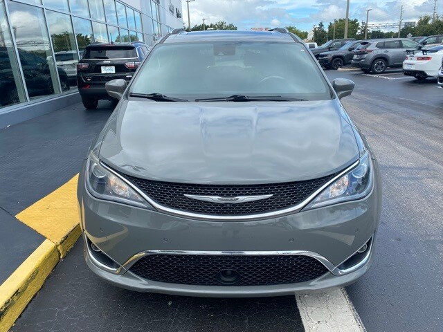 2020 Chrysler Pacifica Touring Plus photo 3