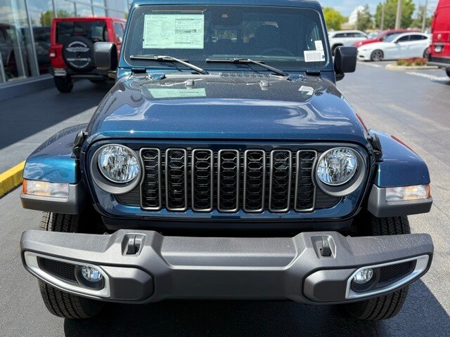 2025 Jeep Gladiator Sport S photo 2