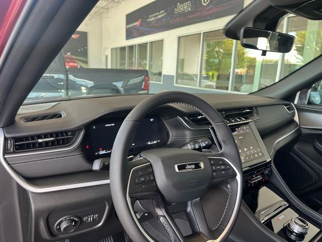 2025 Jeep Grand Cherokee Altitude - Photo 15