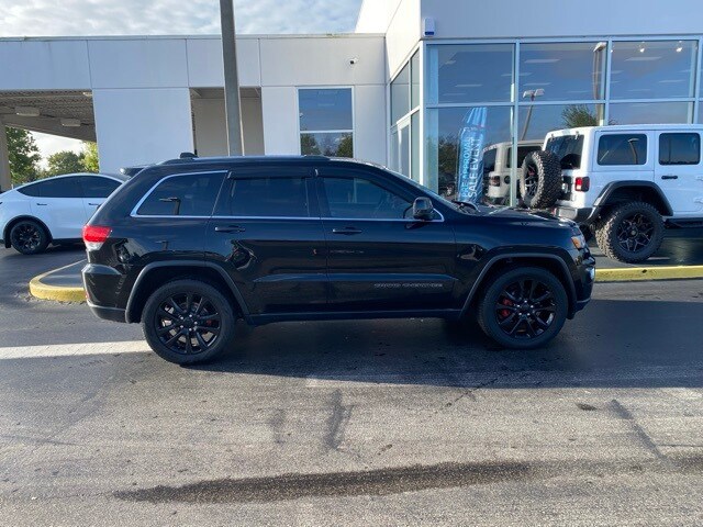 2019 Jeep Grand Cherokee Laredo E photo 3