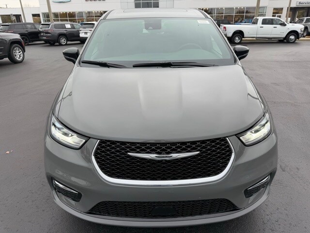 2025 Chrysler Pacifica photo 2