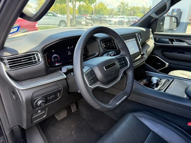 2024 Jeep Wagoneer Series II photo 12