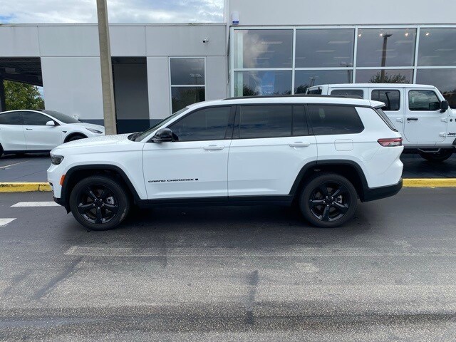 2021 Jeep Grand Cherokee Altitude photo 4
