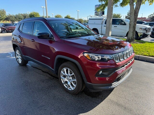 2022 Jeep Compass Latitude Lux photo 3