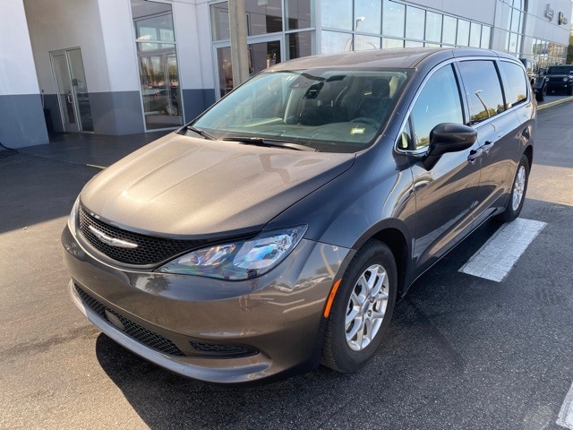 2023 Chrysler Voyager LX photo 3