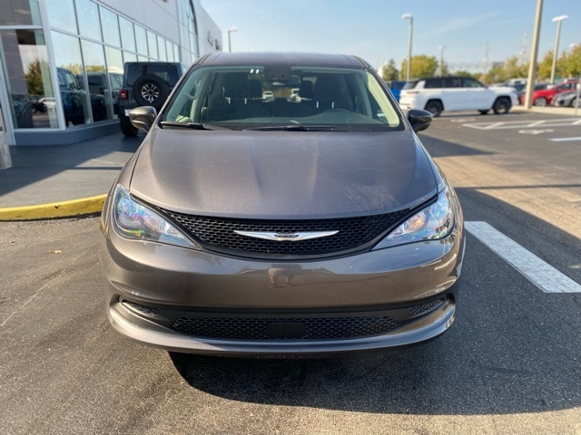 2023 Chrysler Voyager LX photo 2