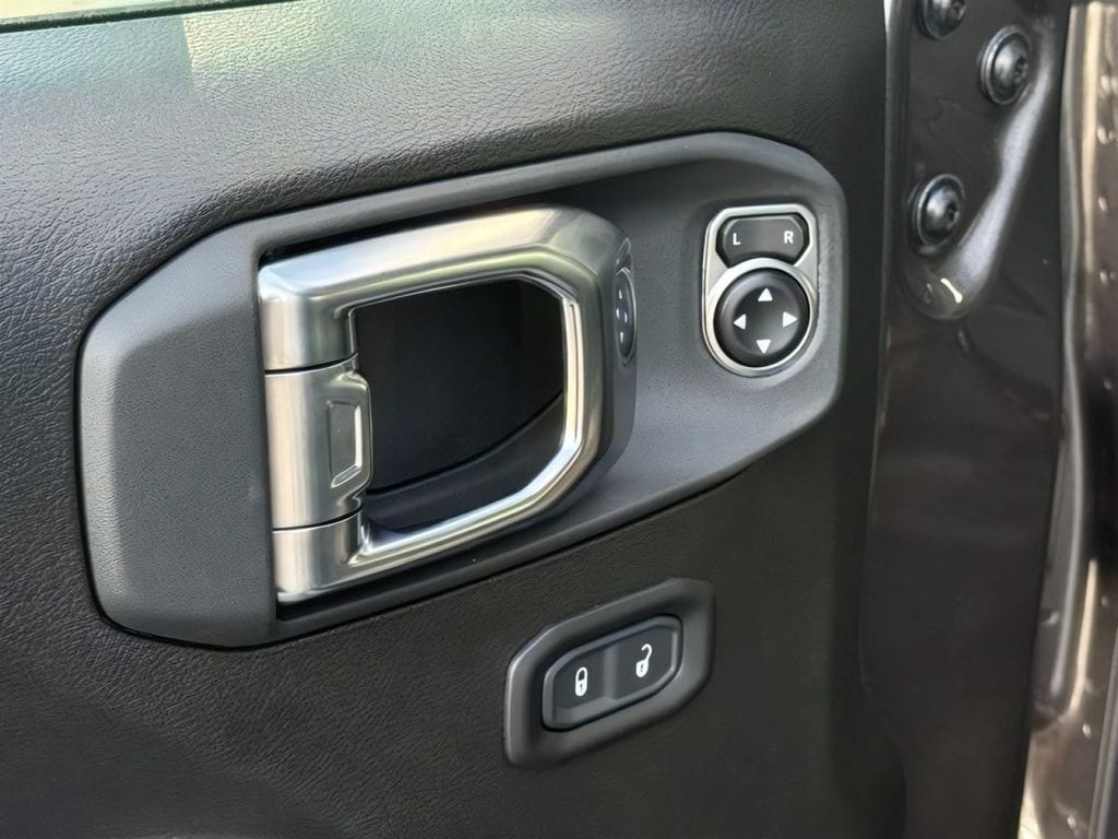 2025 Jeep Wrangler 4-Door Willys - Photo 13