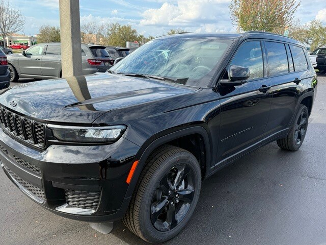 2025 Jeep Grand Cherokee Altitude X photo 3