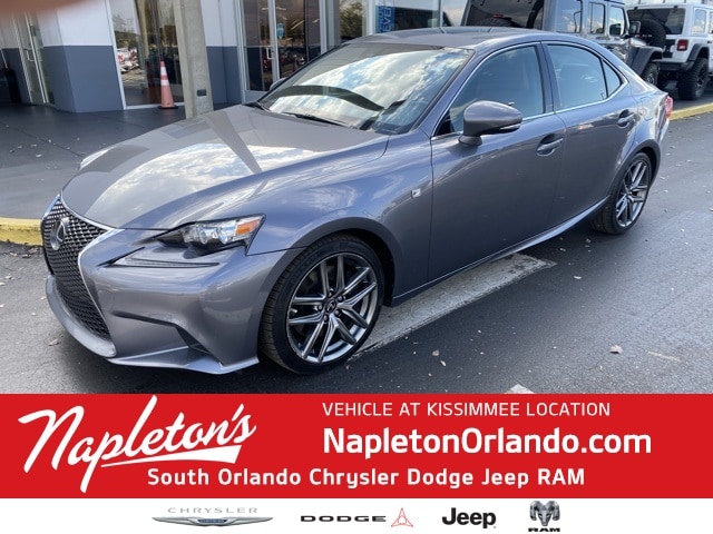 2016 Lexus IS SE's photo