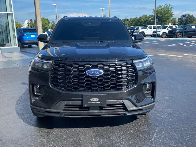 2025 Ford Explorer ST-Line photo 3