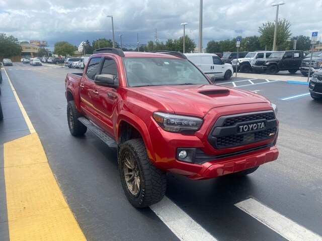 2019 Toyota Tacoma TRD Sport photo 2