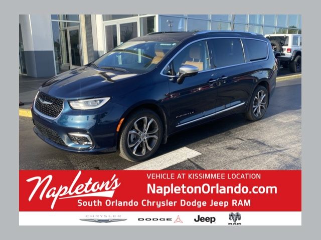 2023 Chrysler Pacifica Pinnacle AWD's photo