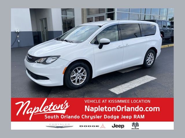2022 Chrysler Voyager LX's photo