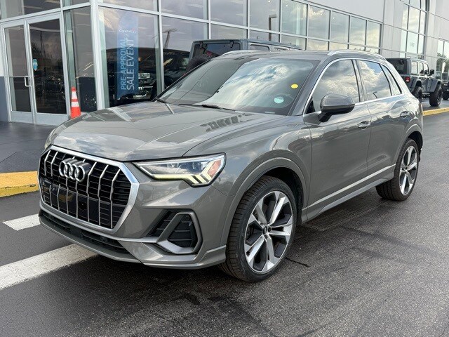 2019 Audi Q3 S line Premium Plus photo 2