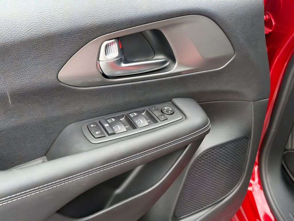 2026 Chrysler Voyager LX - Photo 13