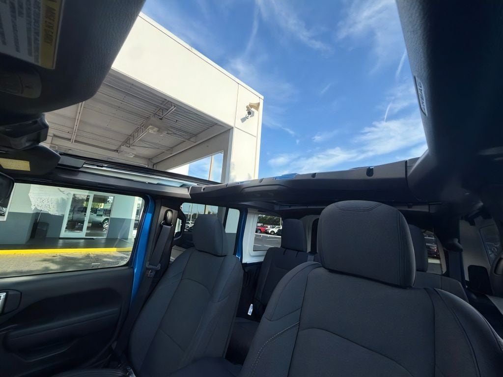 2025 Jeep Wrangler 4-Door Willys - Photo 18