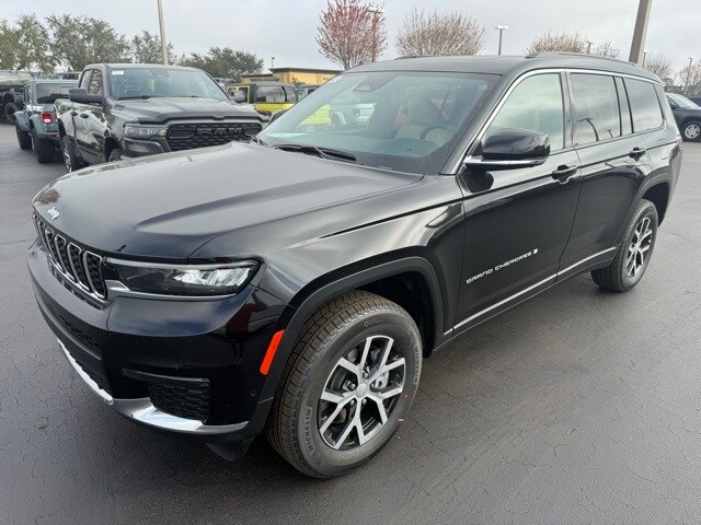 2025 Jeep Grand Cherokee Limited photo 3
