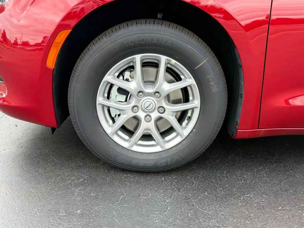 2026 Chrysler Voyager LX - Photo 12