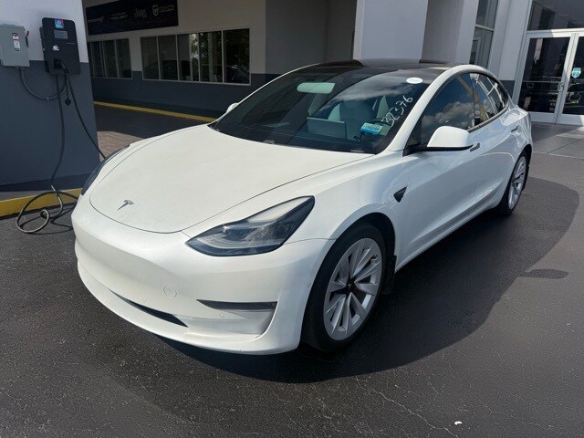 2021 Tesla Model 3 Standard Range Plus photo 4