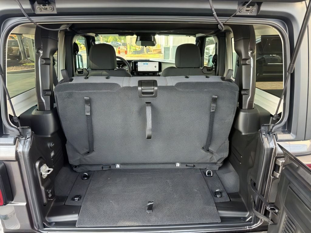 2025 Jeep Wrangler 4-Door Willys - Photo 11