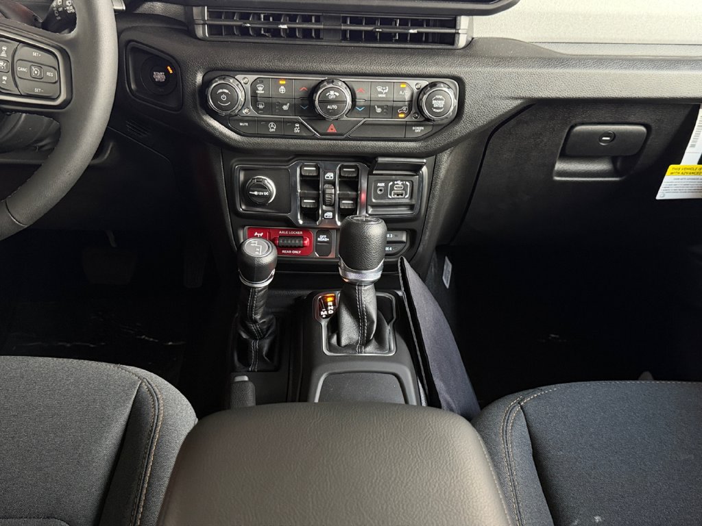 2025 Jeep Wrangler 4-Door Willys - Photo 11