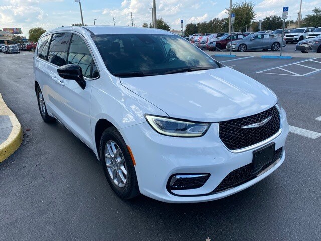 2025 Chrysler Pacifica photo 2