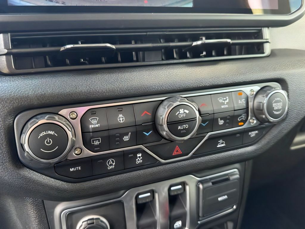 2025 Jeep Wrangler 4-Door Willys - Photo 19
