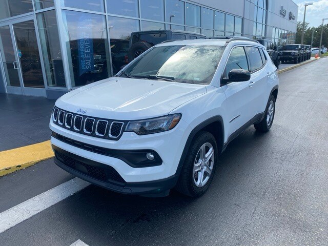 2024 Jeep Compass Latitude photo 3