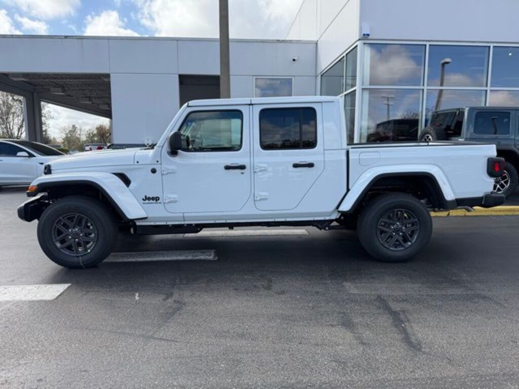 New 2026 Jeep Gladiator SPORT S 4X4 Pickup
