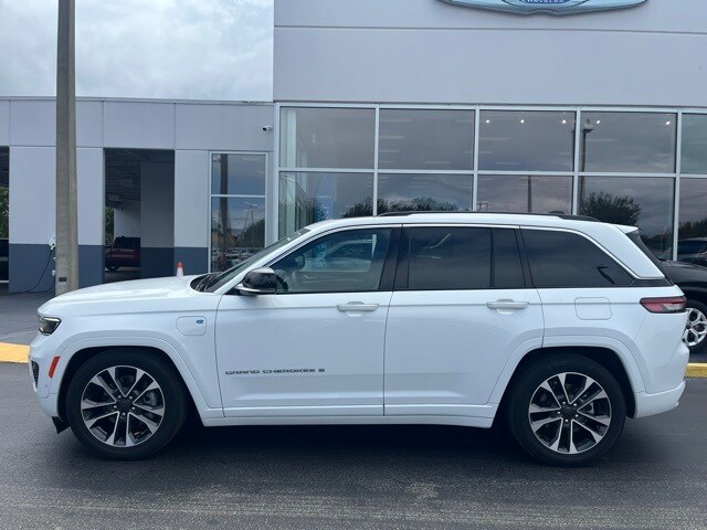 2023 Jeep Grand Cherokee Overland 4xe photo 3