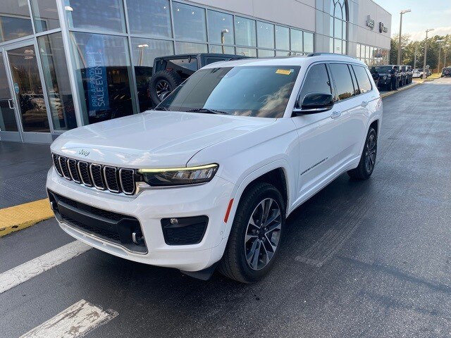 2023 Jeep Grand Cherokee Overland photo 4