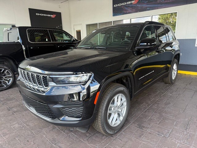 2025 Jeep Grand Cherokee Laredo photo 3