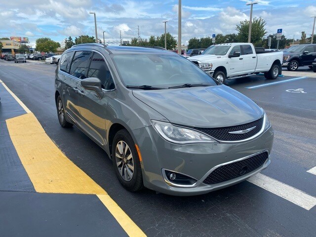 2020 Chrysler Pacifica Touring Plus photo 2