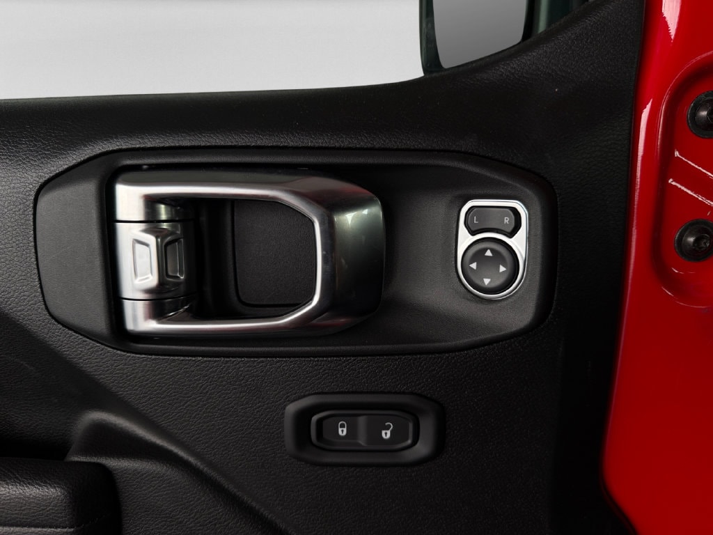 2025 Jeep Wrangler 4-Door Willys - Photo 25