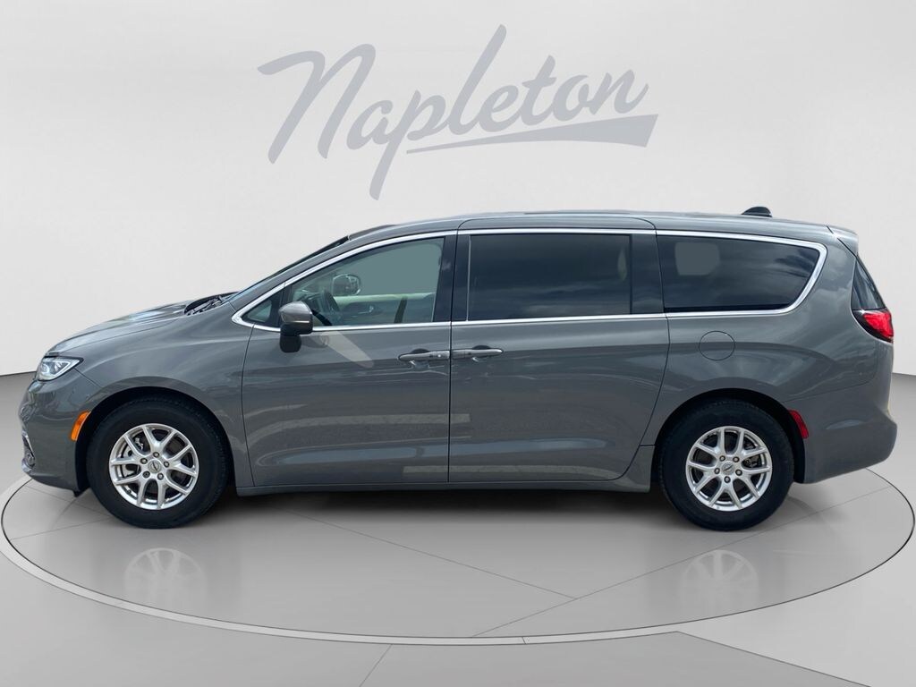 Used 2023 Chrysler Pacifica Touring L Minivan/Van
