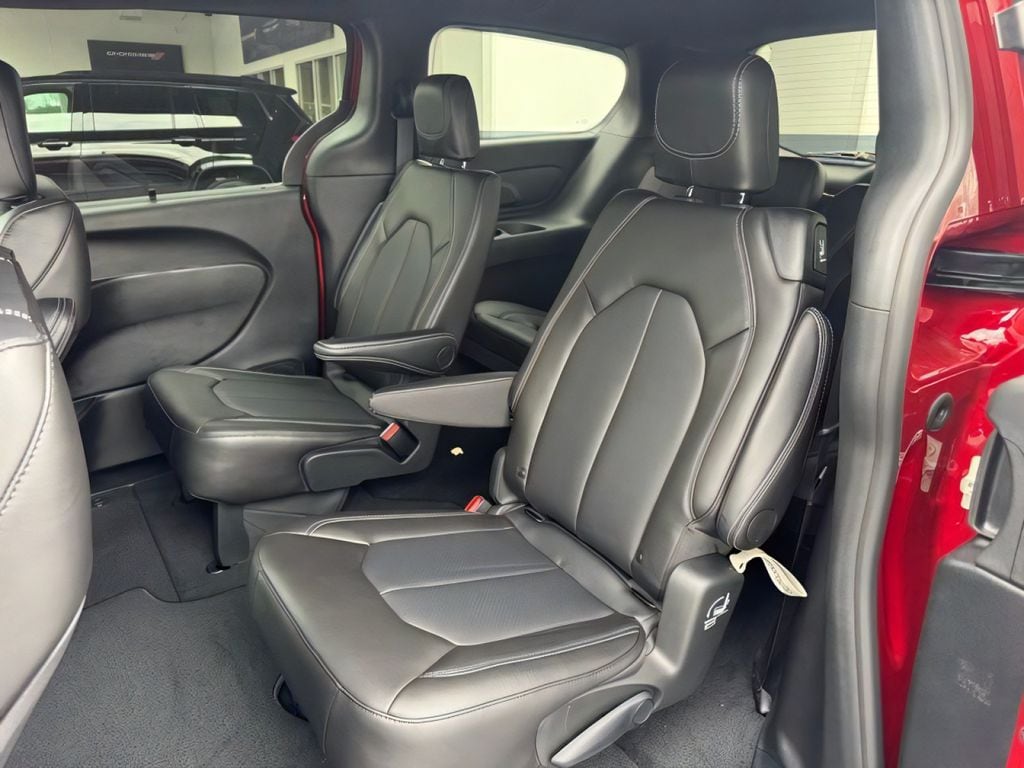 2026 Chrysler Voyager LX - Photo 16