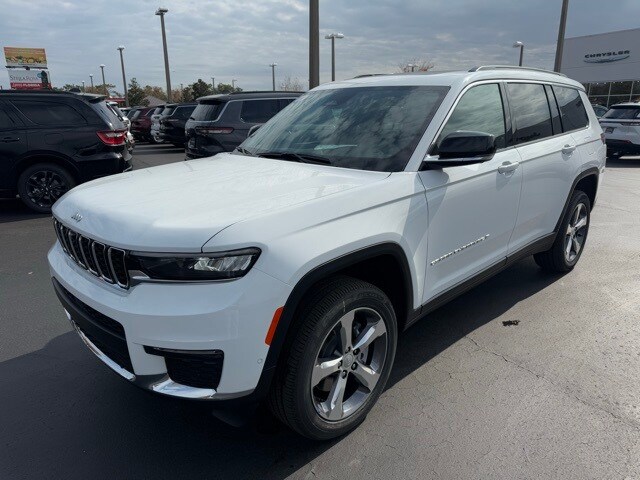 2025 Jeep Grand Cherokee Limited photo 3