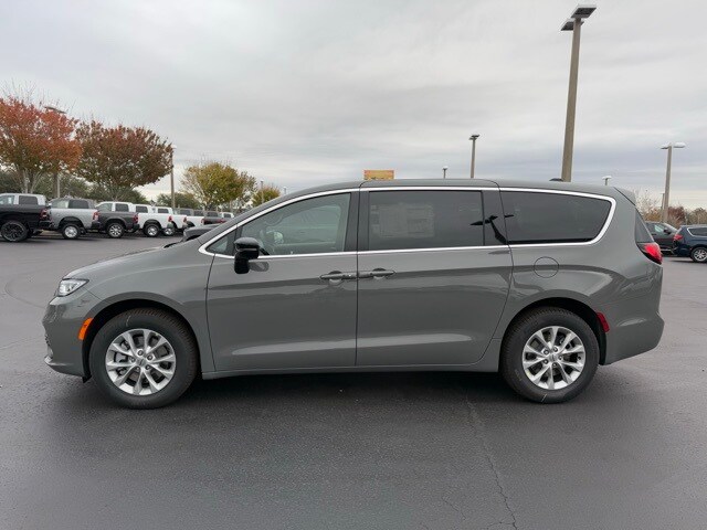 2025 Chrysler Pacifica photo 4