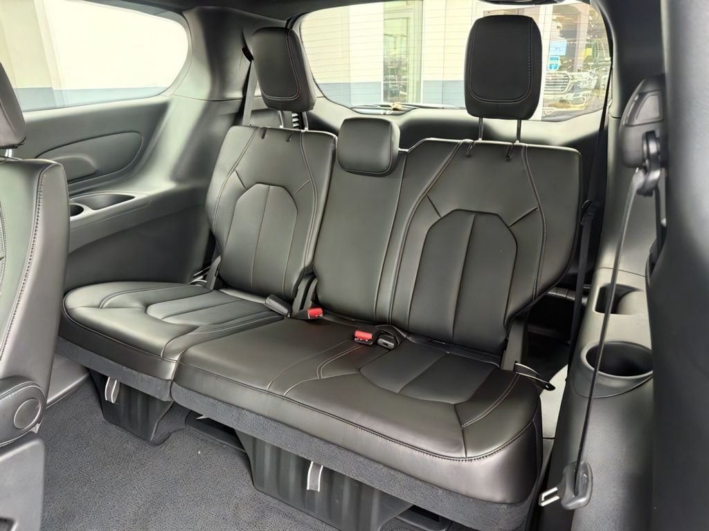 2026 Chrysler Voyager LX - Photo 17